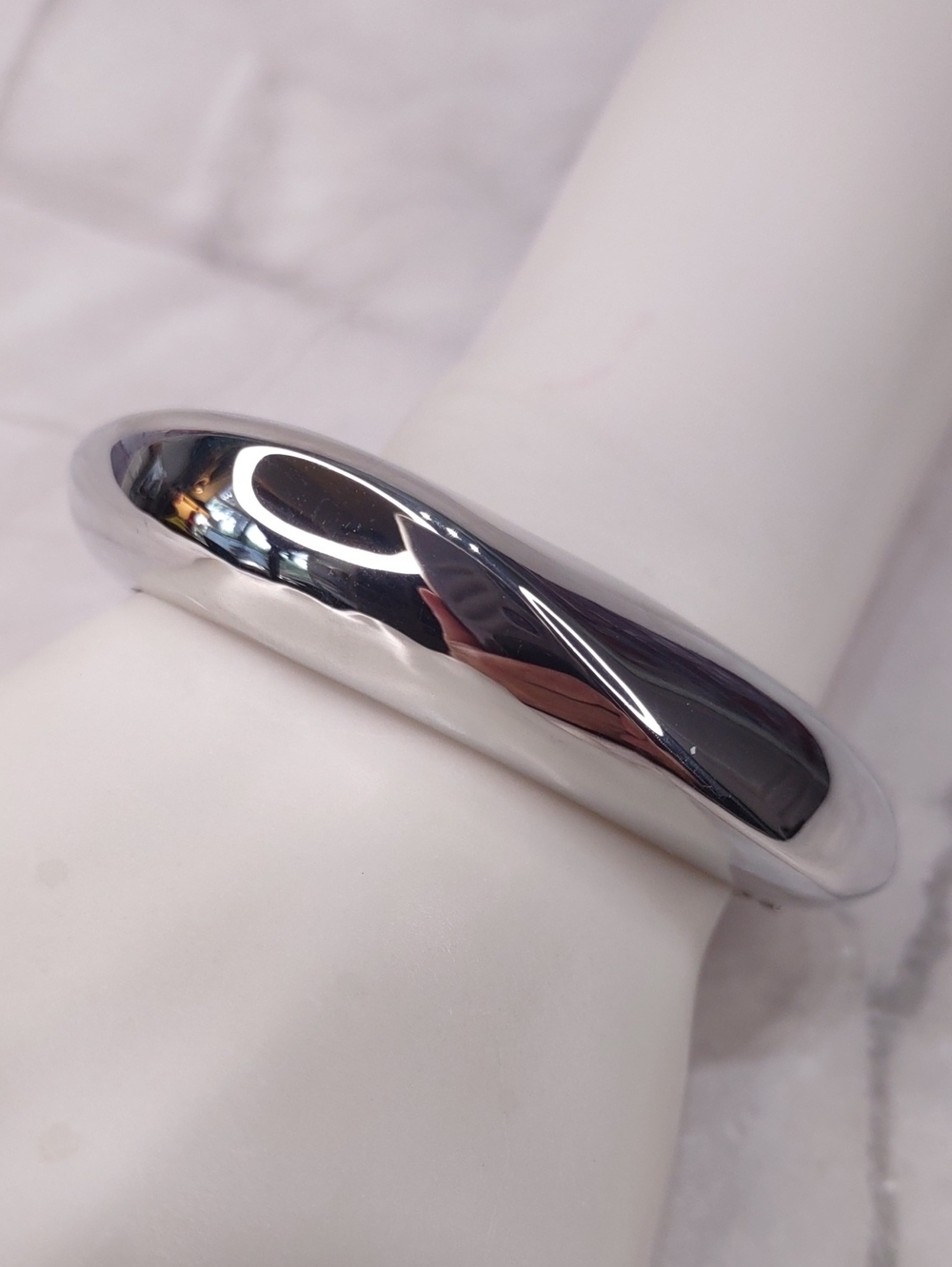 Contemporary Silver-Plate Hinged Bangle Bracelet